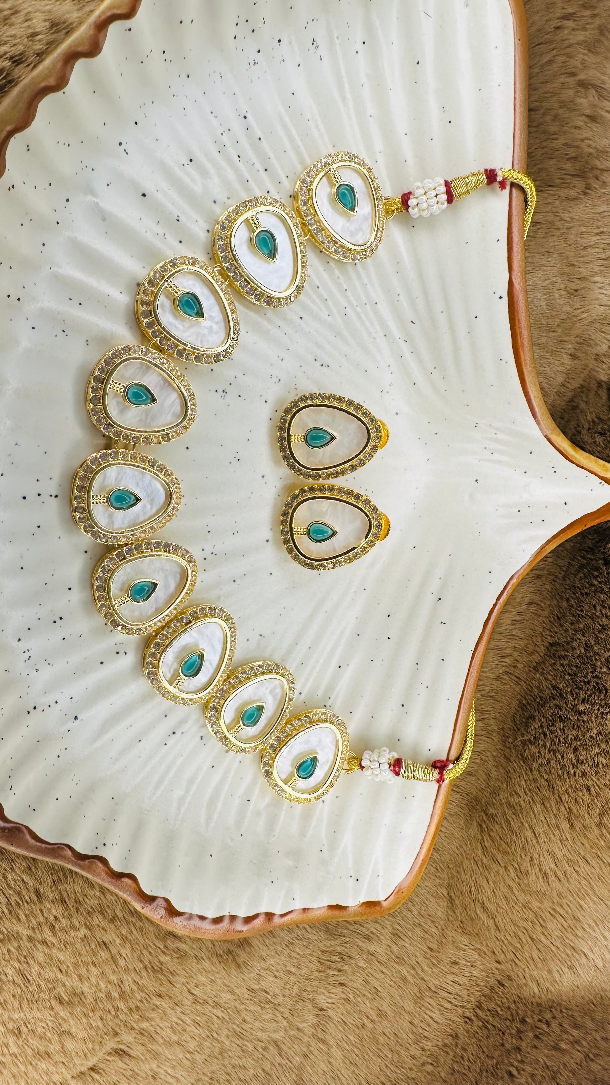 Model wearing Maroon Kundan Necklace Set