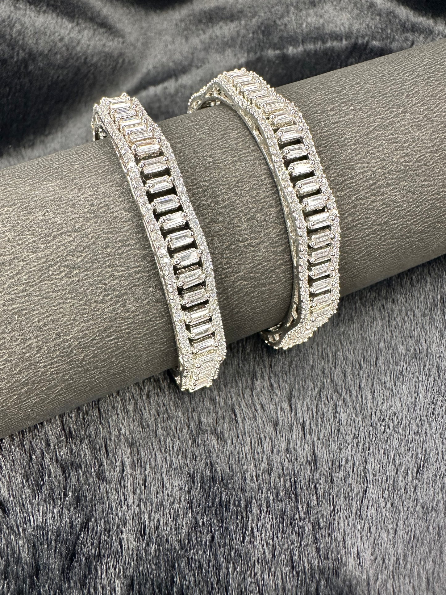 HeyBae Sparkling AD Bangle presented in premium HeyBae gift
