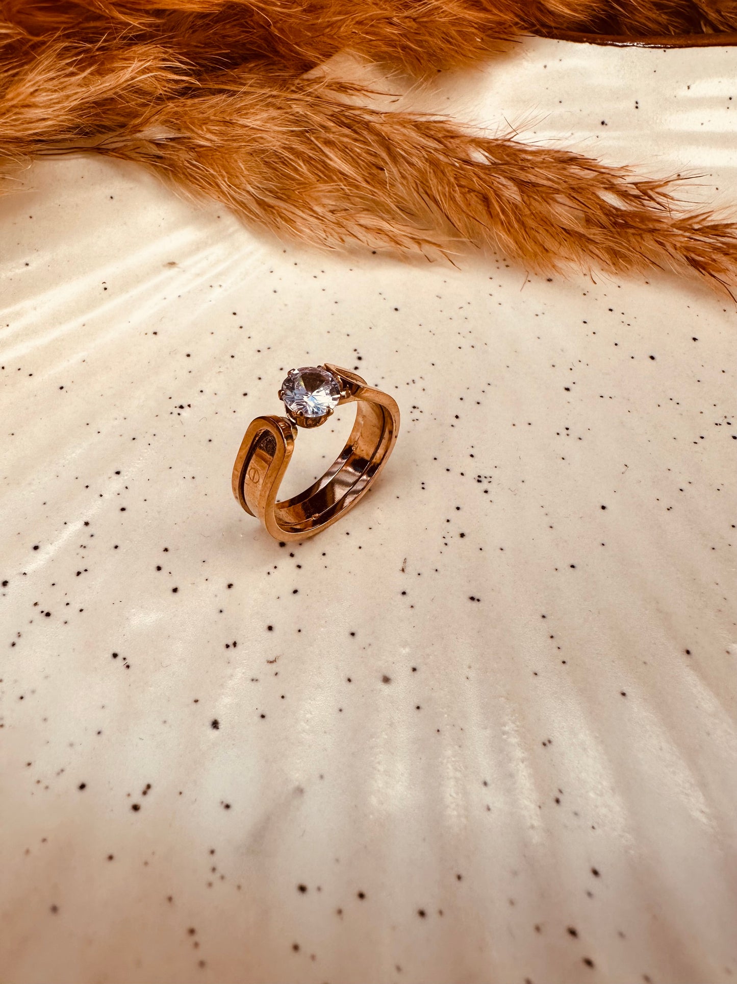 HeyBae Timeless Rose Gold Solitaire Ring – Durable Stainless Steel