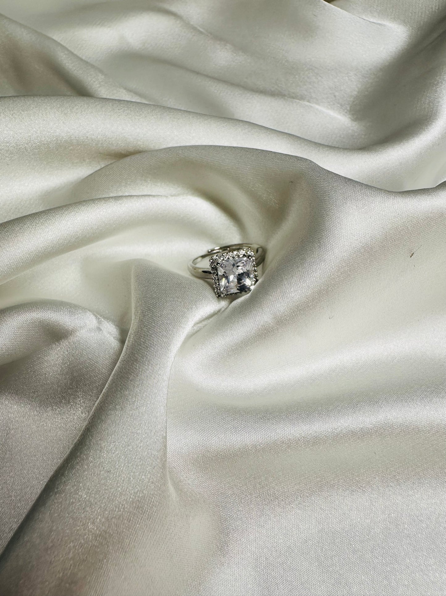 HeyBae Women’s Adjustable Solitaire Ring – Stylish & Chic