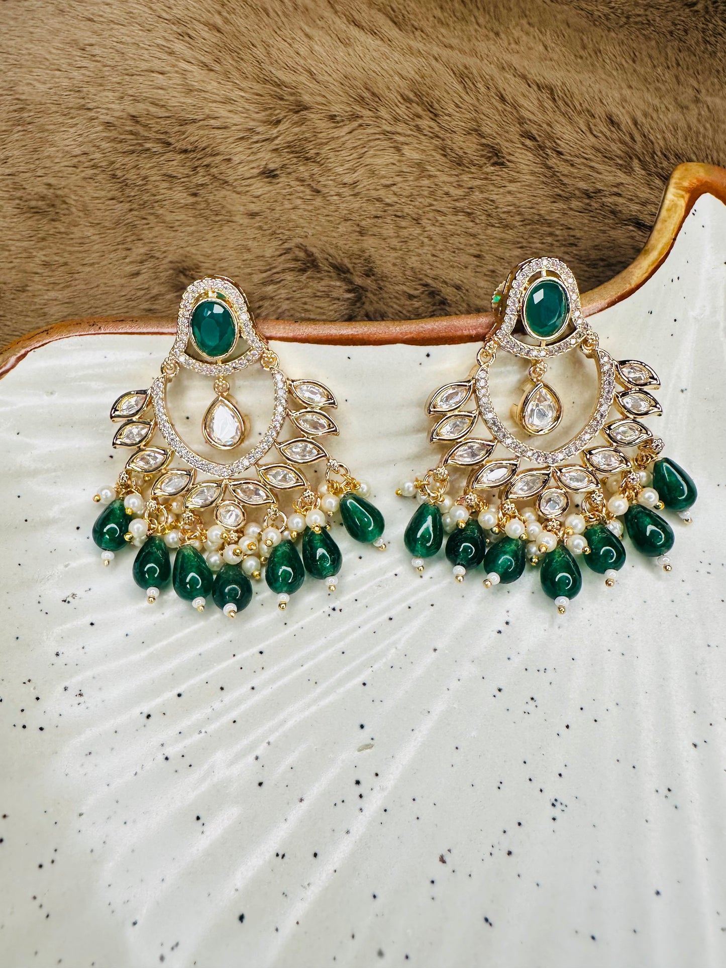 heybae-greenstone-moissanite-gold-earrings
