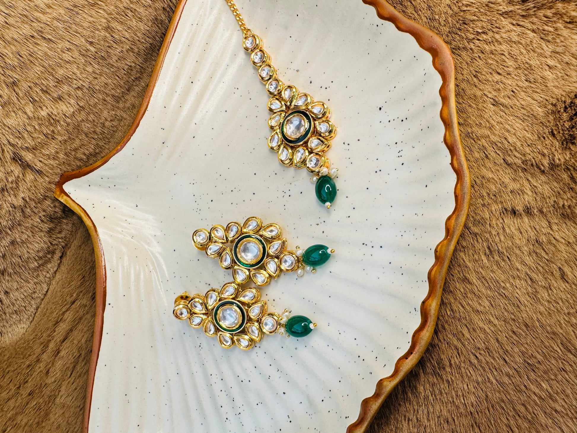 Flatlay – full necklace set with tikka