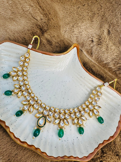 Choker and earrings set, bridal layout