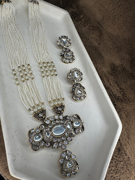 Hey Bae Green Kundan Pearl Necklace Set with Earrings