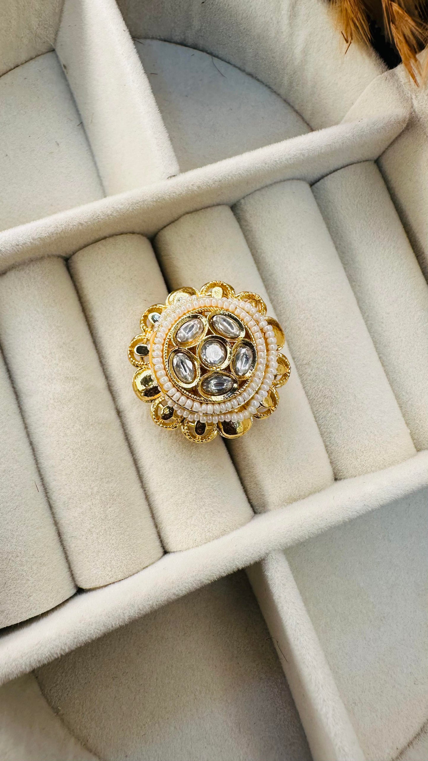 Adjustable kundan floral ring – closeup