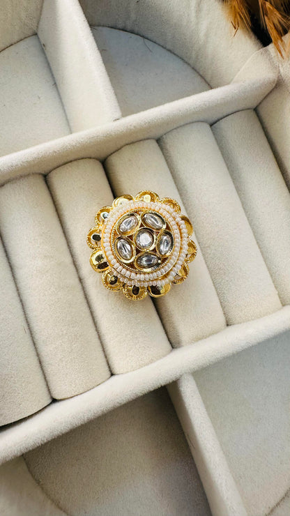 Adjustable kundan floral ring – closeup