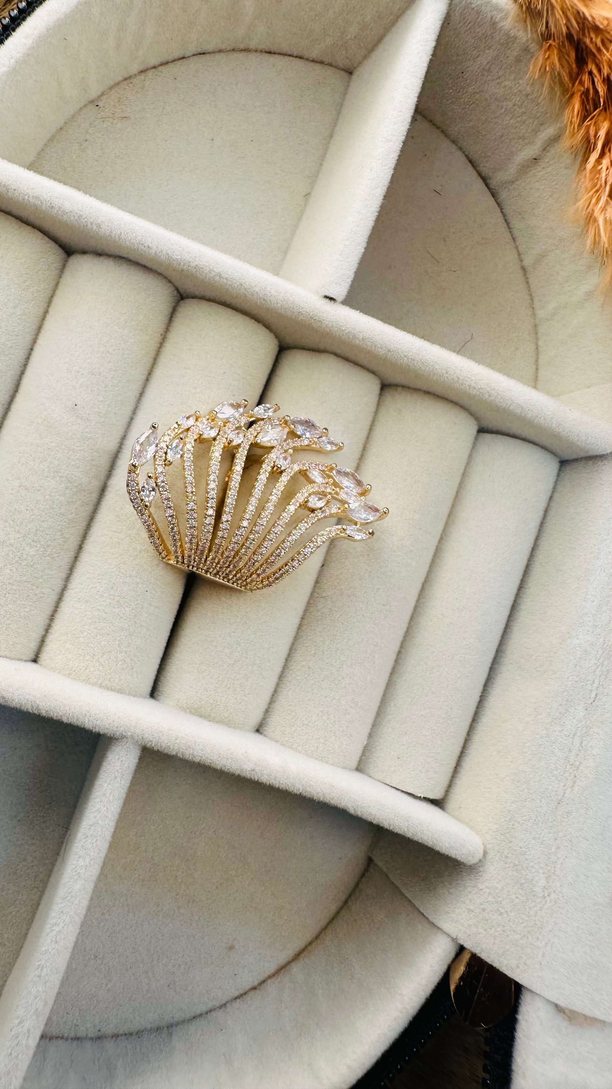 Bold feather motif party ring