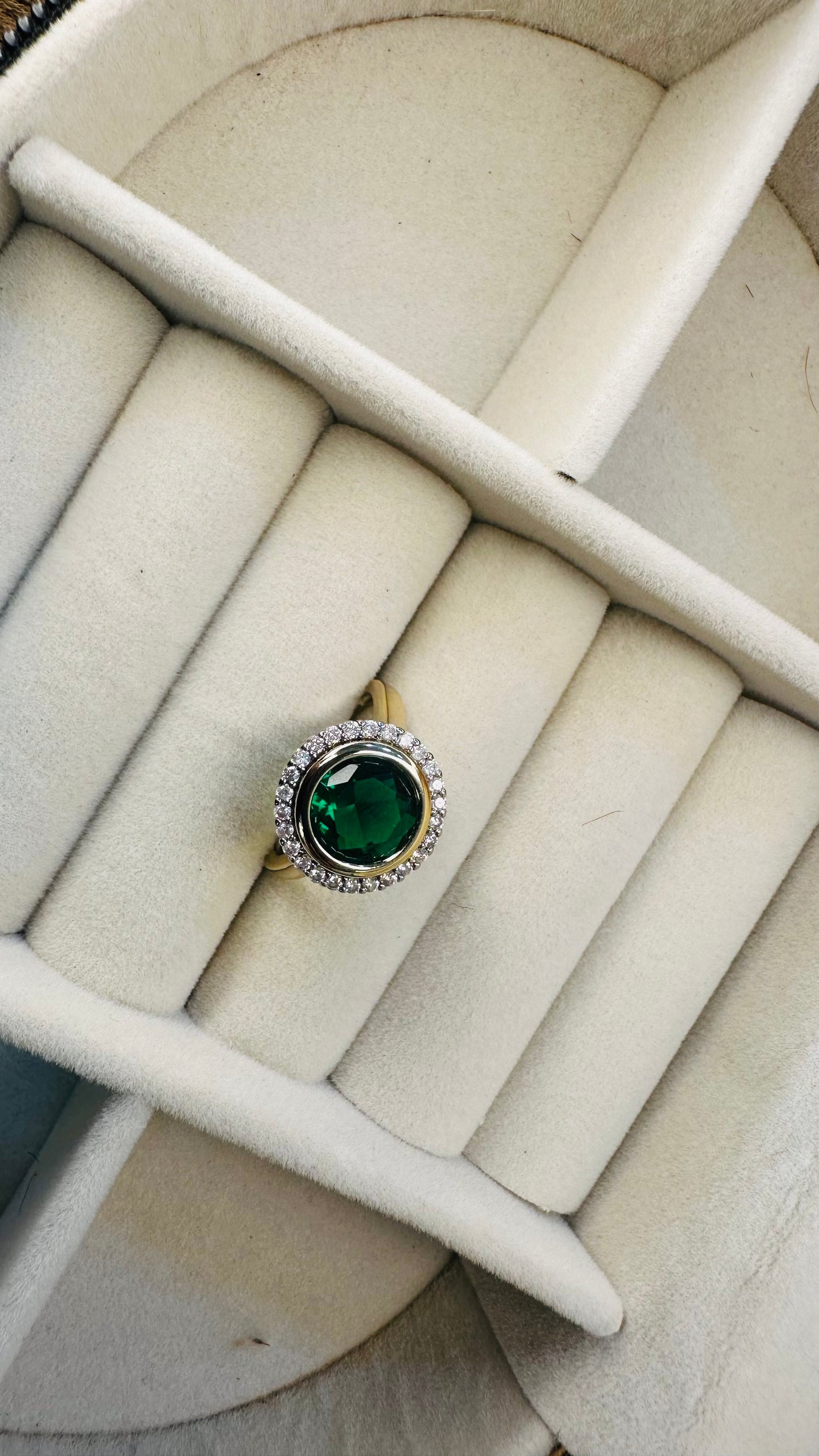Sparkling emerald rhinestone statement ring