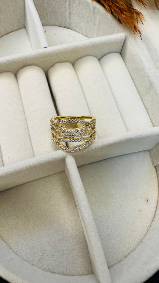 Intertwined gold bands pavé fashion ring