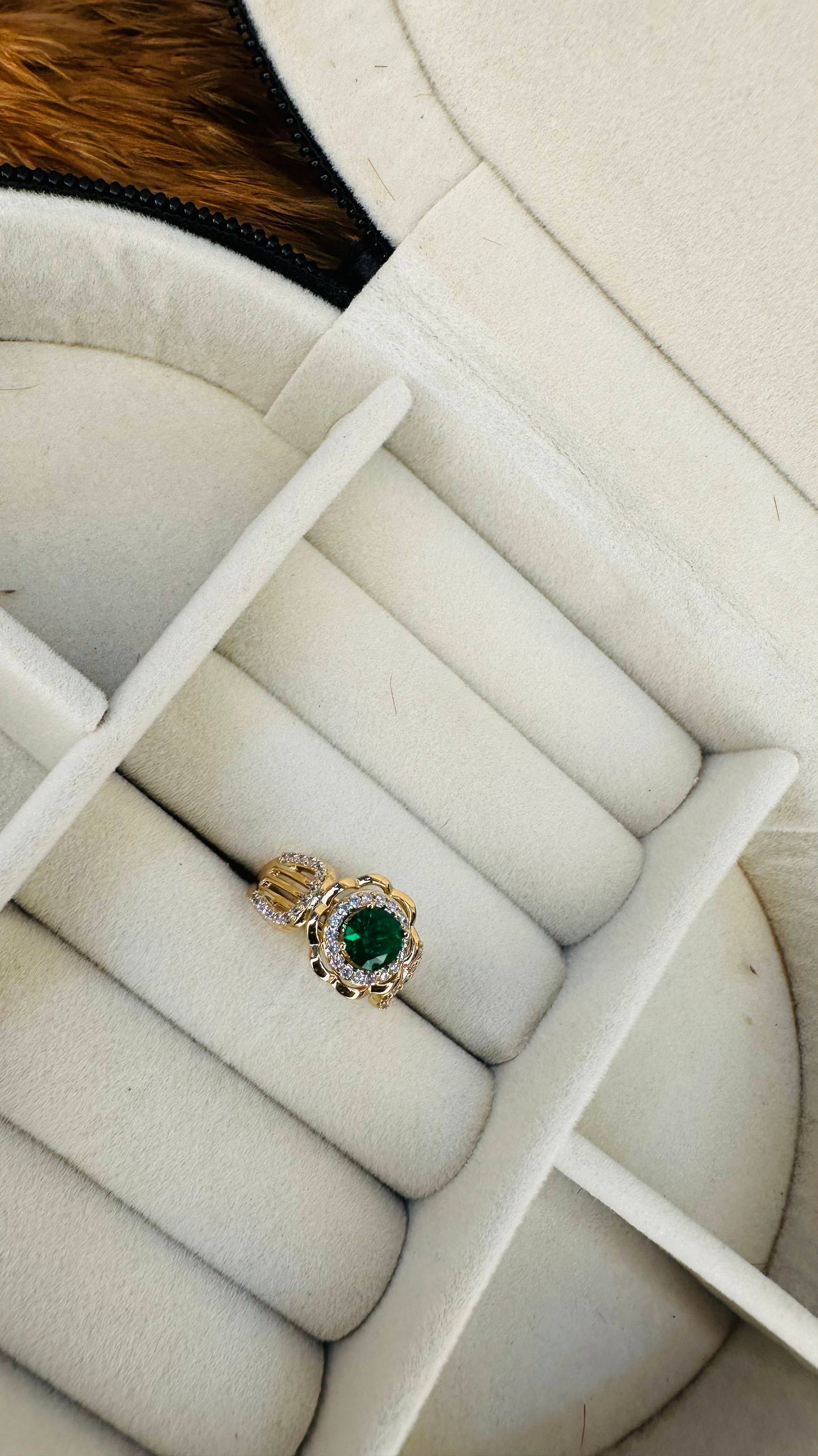 Emerald kundan floral halo gold ring