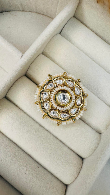 Floral green centerpiece kundan ring closeup