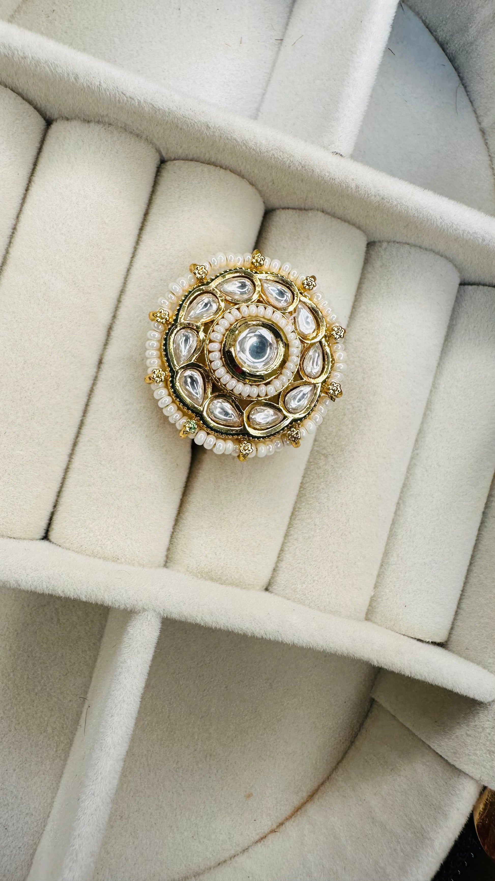 Side view adjustable emerald kundan cocktail ring