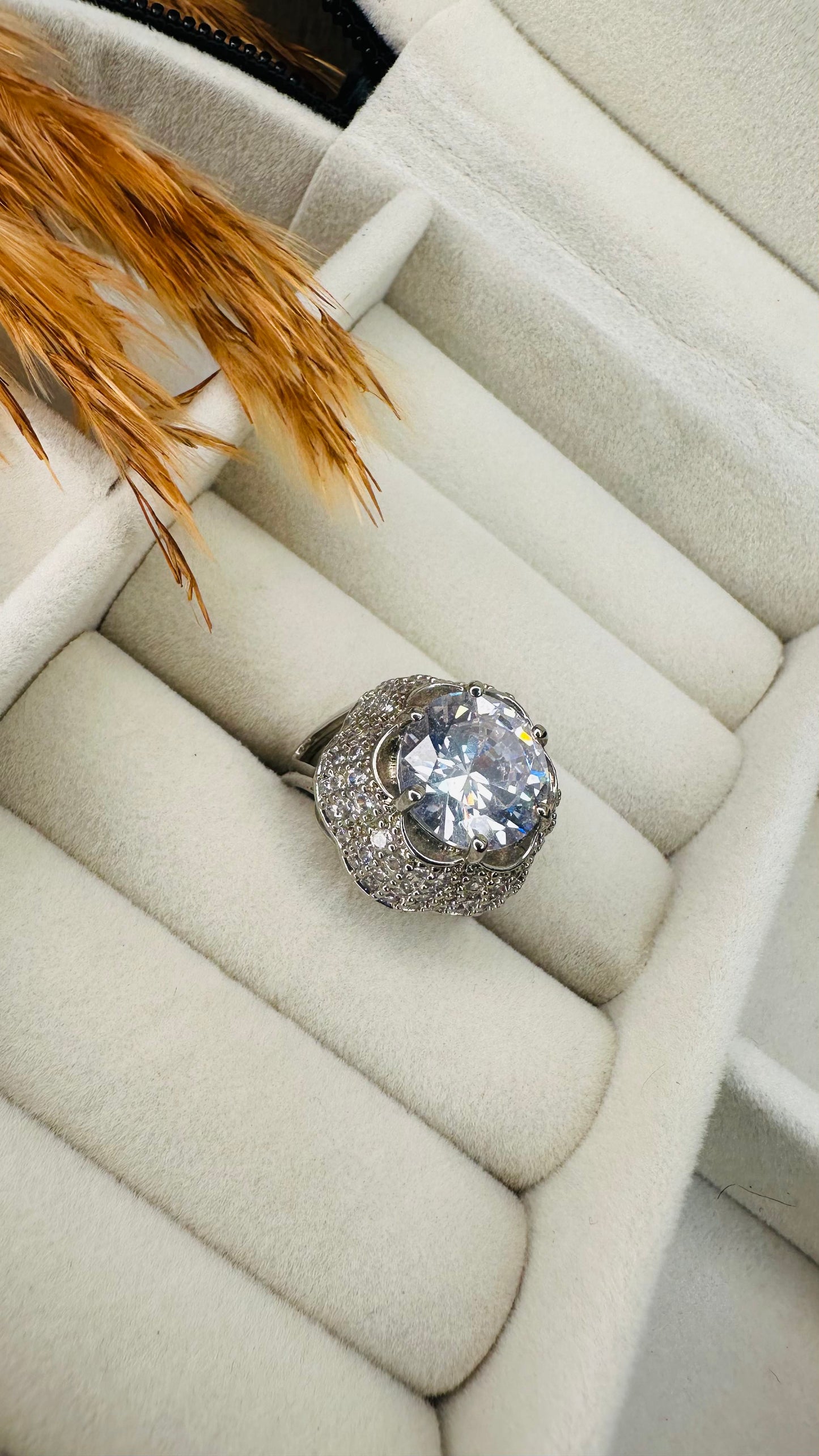 Side angle luxury solitaire CZ party ring