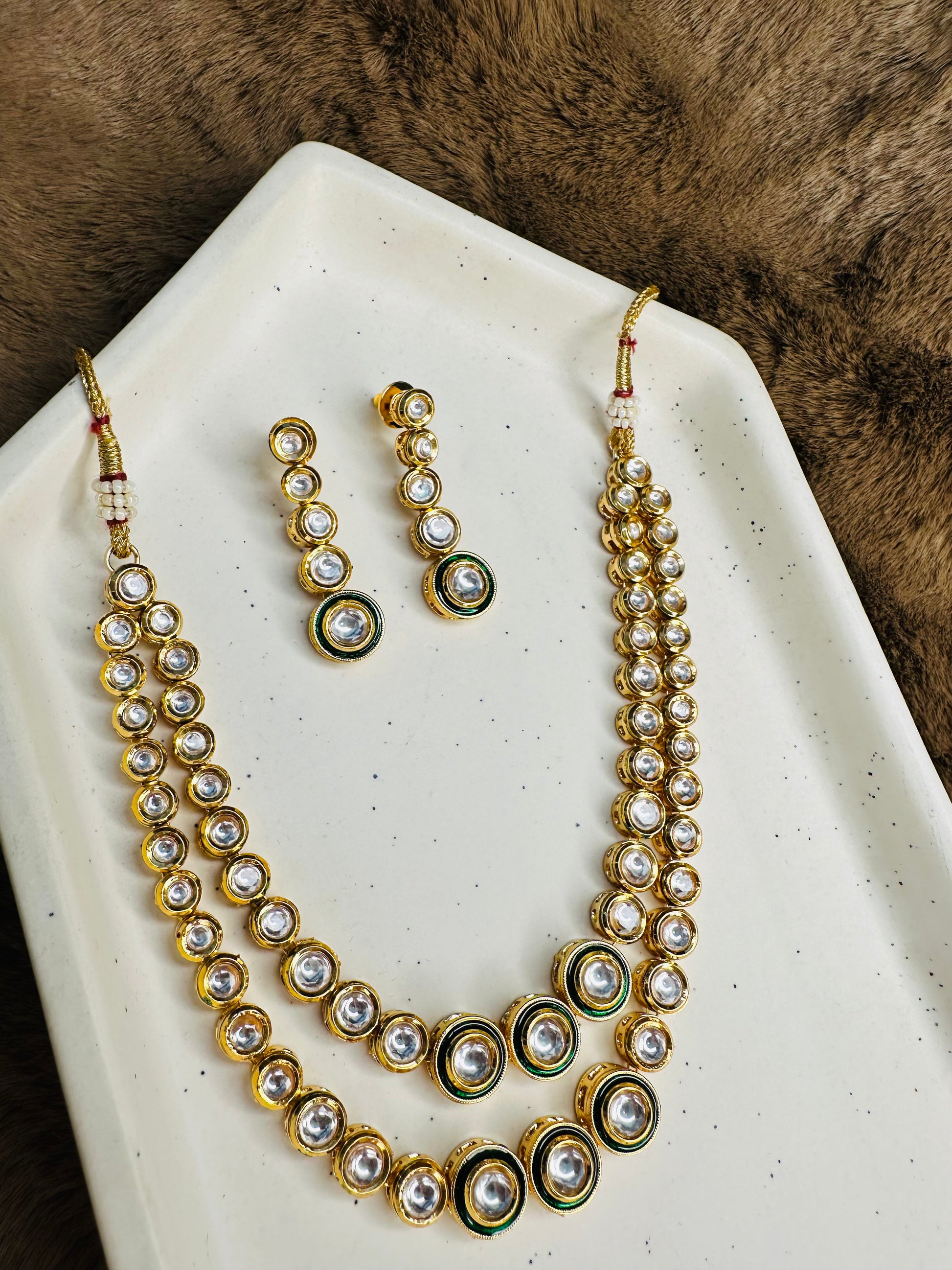 Necklace closeup – round kundan polki stones