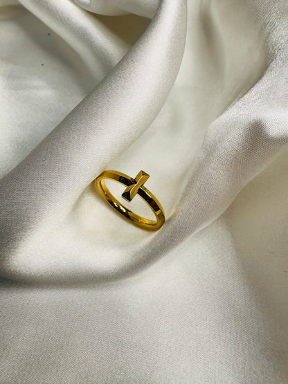Elevate your style with HeyBae’s Anti-Tarnish Bold Gold Ring. A durable, skin-friendly statement piece for weddings, parties & everyday glam.
