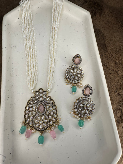 Flatlay with Pastel Rani Haar Set