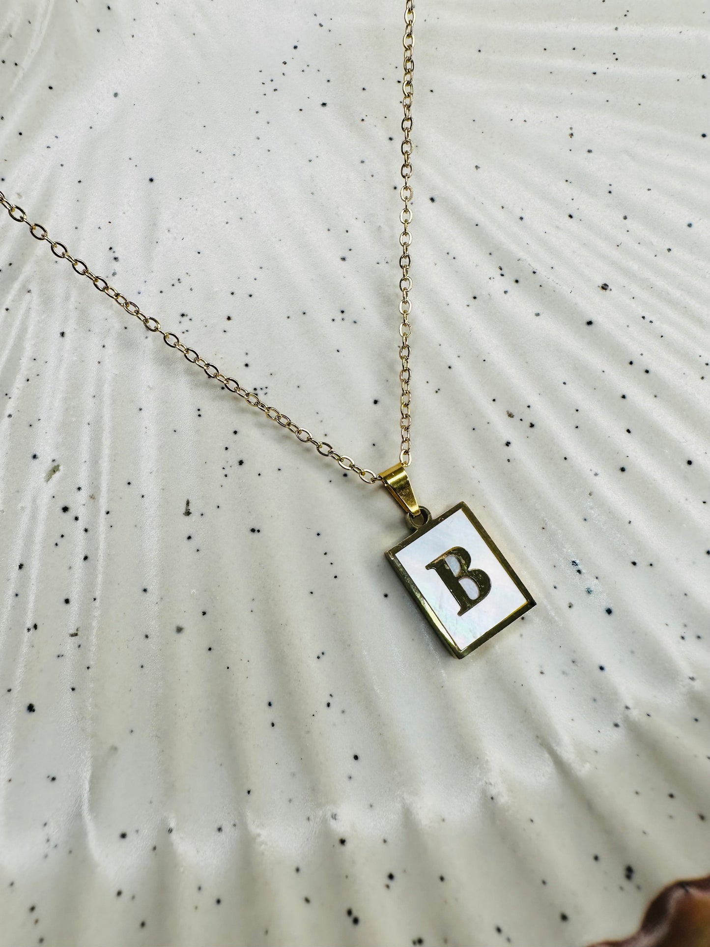 HeyBae Alphabet Pendant Necklace - Gold Stainless Steel Gold Initial Letter Customised Chain Pendent, A to W