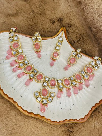 Pastel Pink Kundan Maang Tikka with Pearls