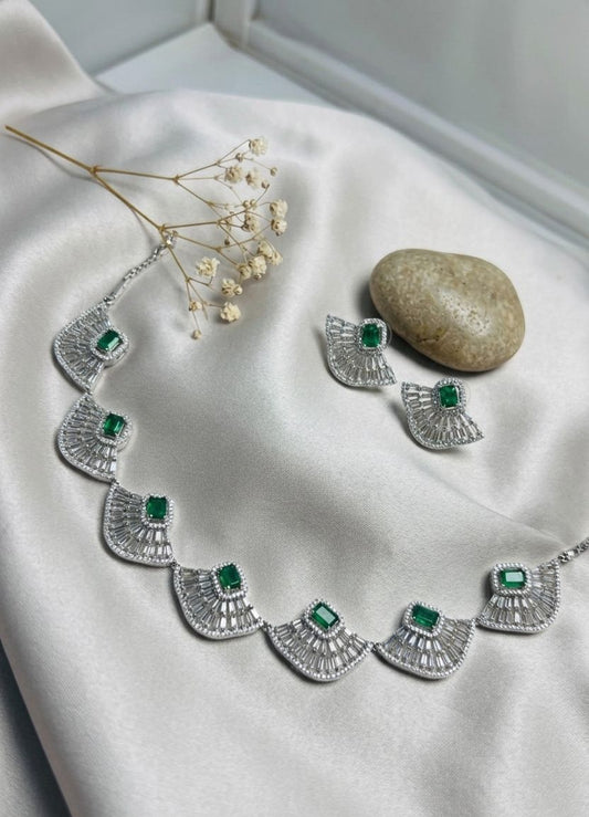 Flora Noor Necklace Set