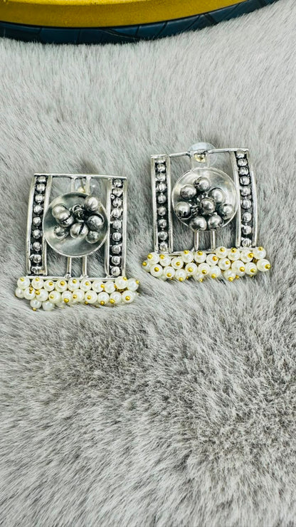 Noor Jharokha Studs