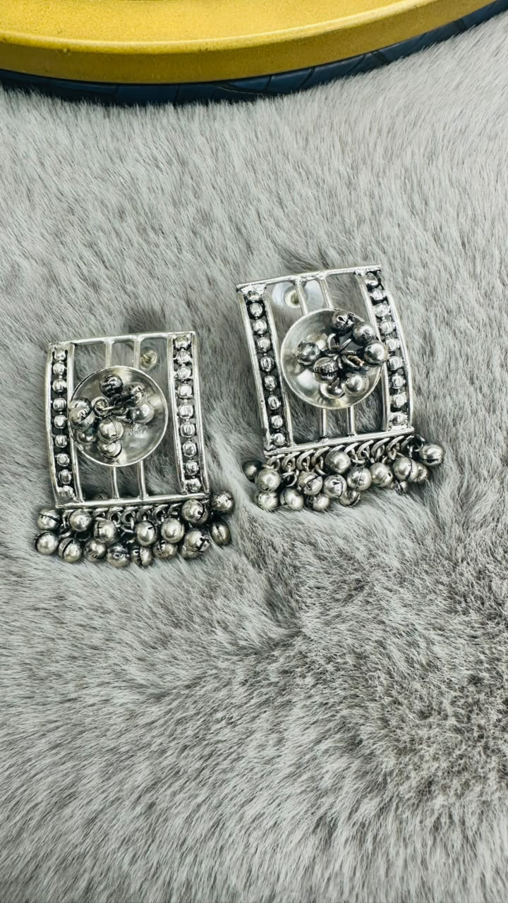 Noor Jharokha Studs