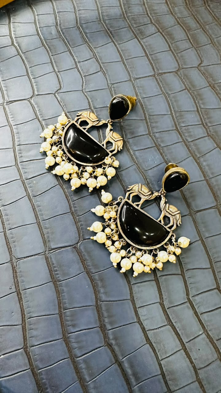 Karwaan Camel Earrings