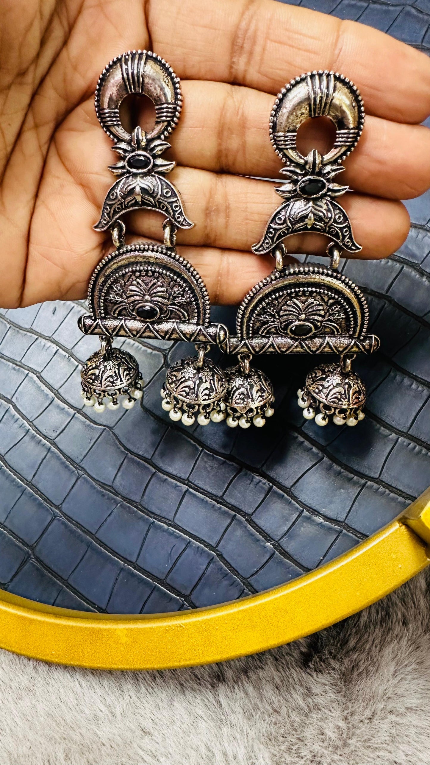 Shyaamika Jhumkis