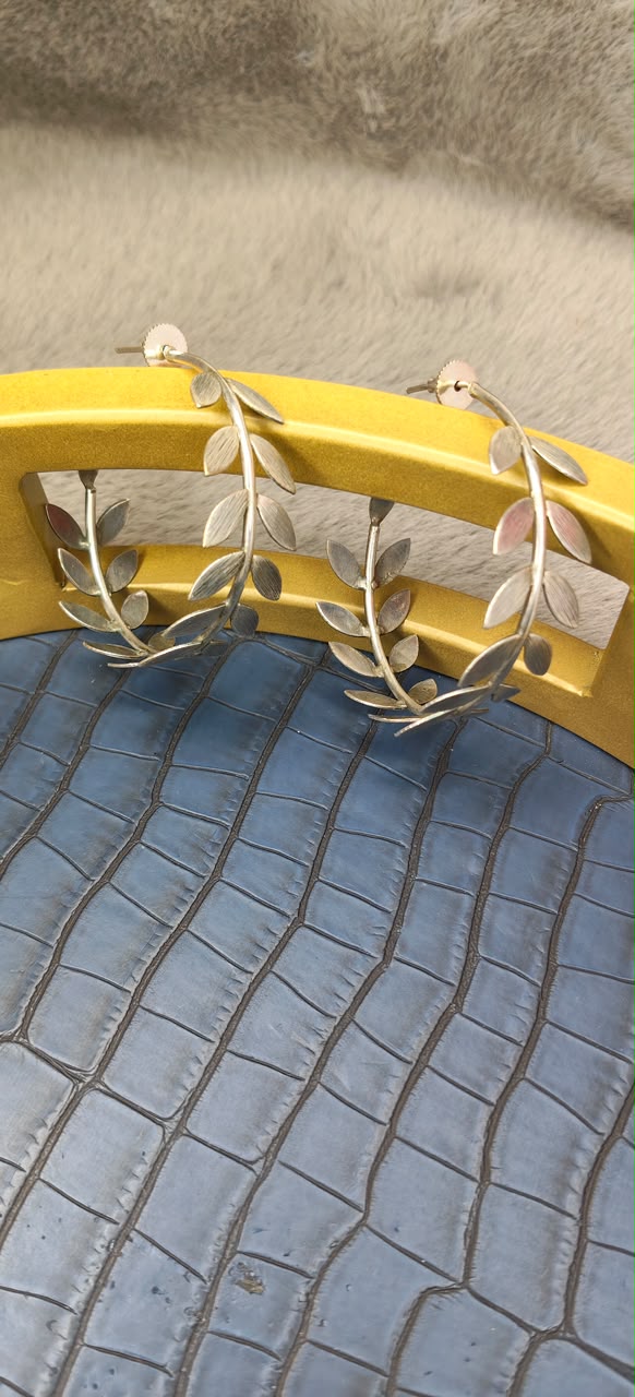Vanya Leaf Hoops