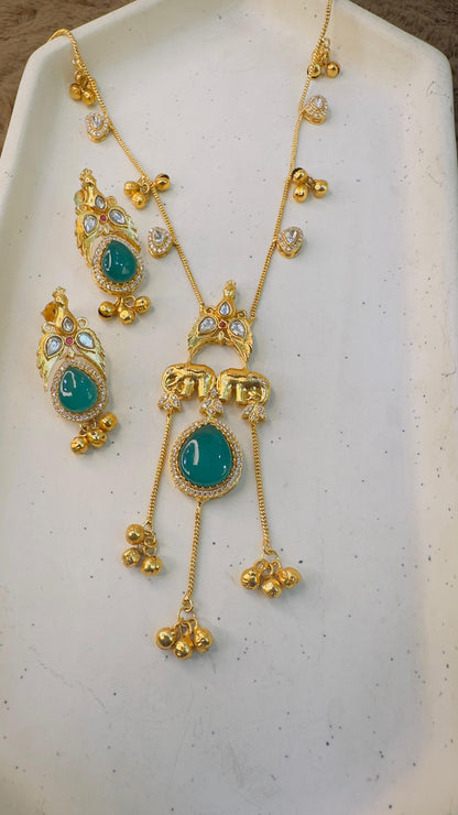 Hey Bae Gaja Emerald Pendant Necklace Set