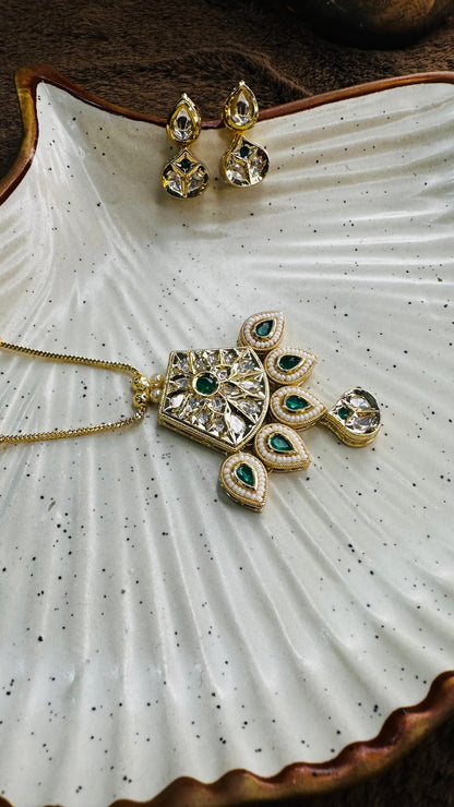 Hey Bae Emerald Noor Pendant Set