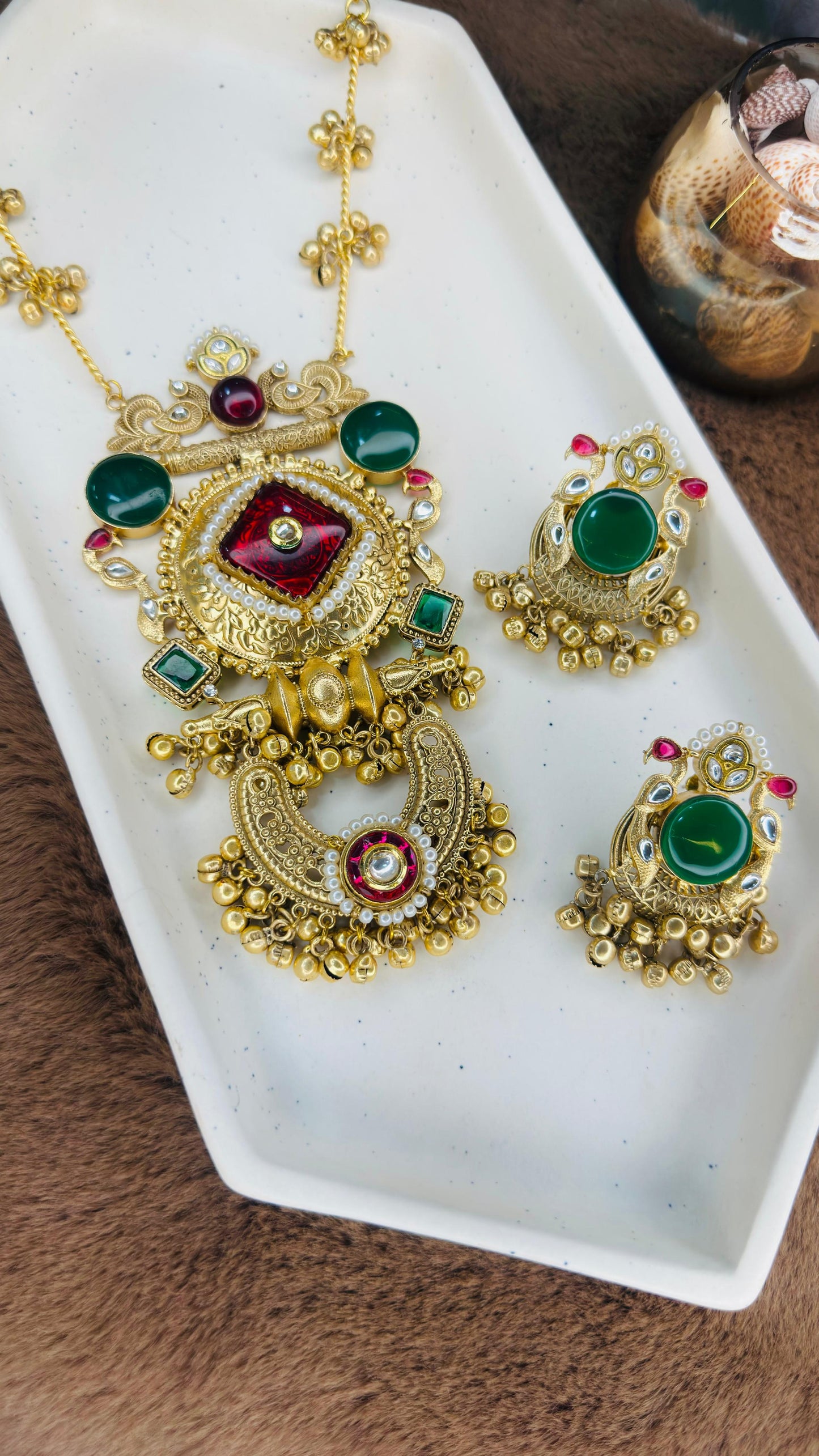 Hey Bae Rajwada Emerald Heirloom Necklace Set