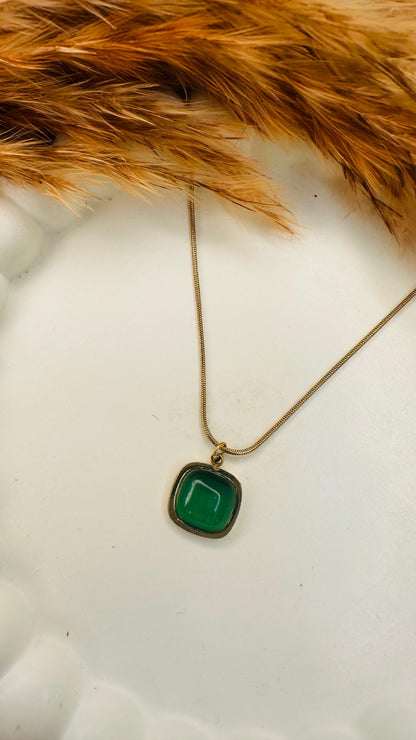 HeyBae Emerald Glow Pendant Necklace