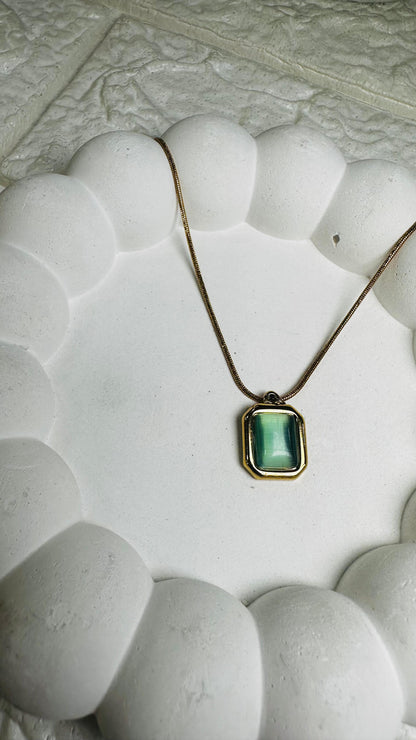 Verdant Glow Pendant Necklace