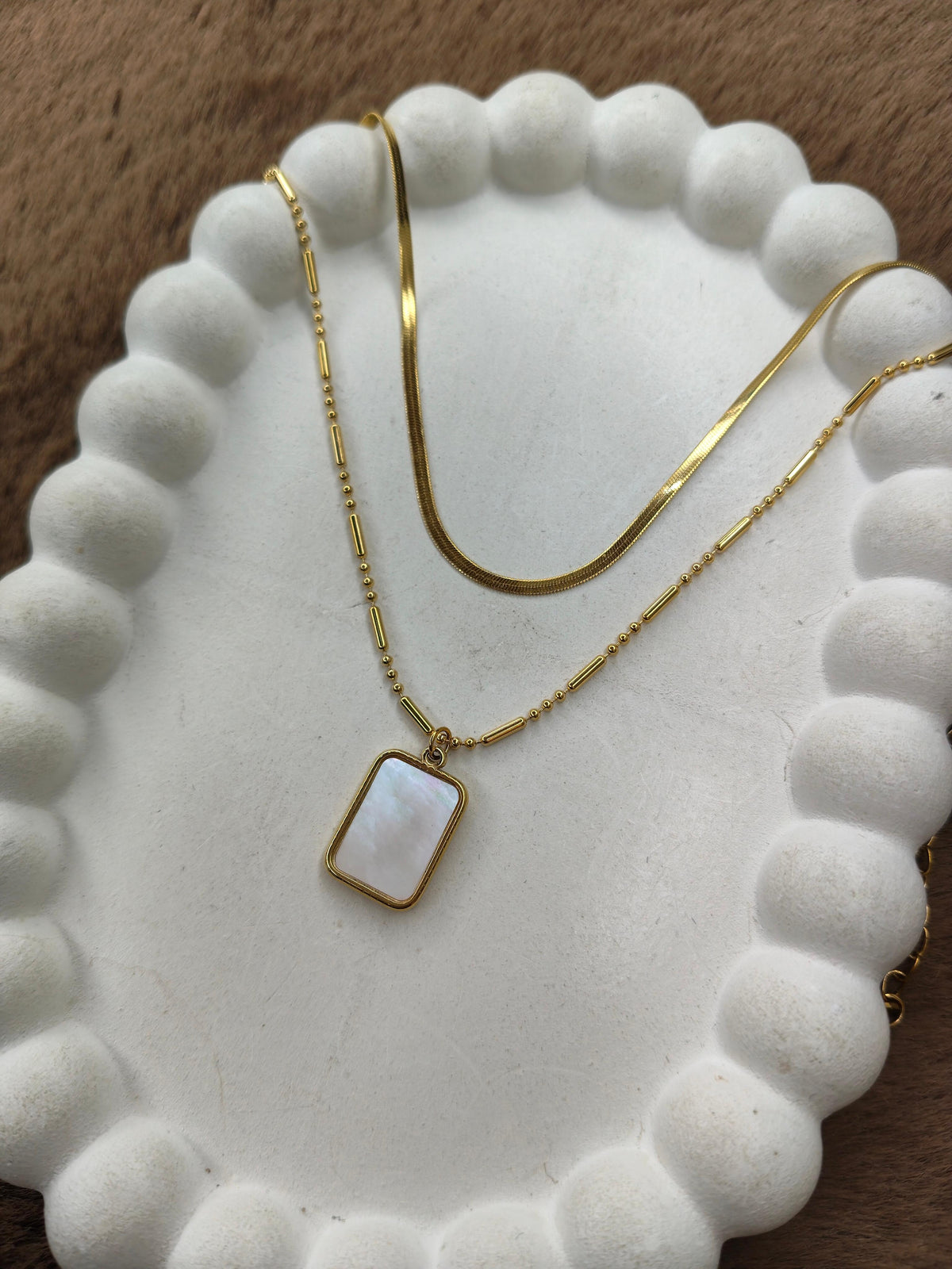 Pearl Frame Pendant Layered Necklace