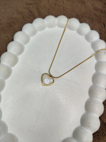 Reversible Pearl Heart Necklace – Black &amp; White