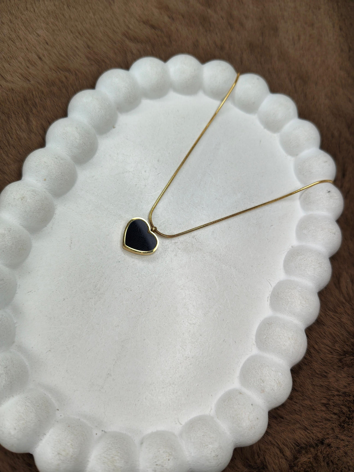 Reversible Pearl Heart Necklace – Black &amp; White