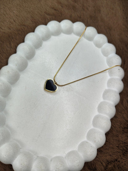 Reversible Pearl Heart Necklace – Black &amp; White