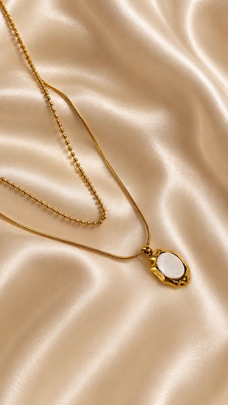 Luna Pearl Pendant Necklace