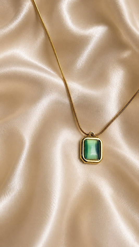 Verdant Glow Pendant Necklace