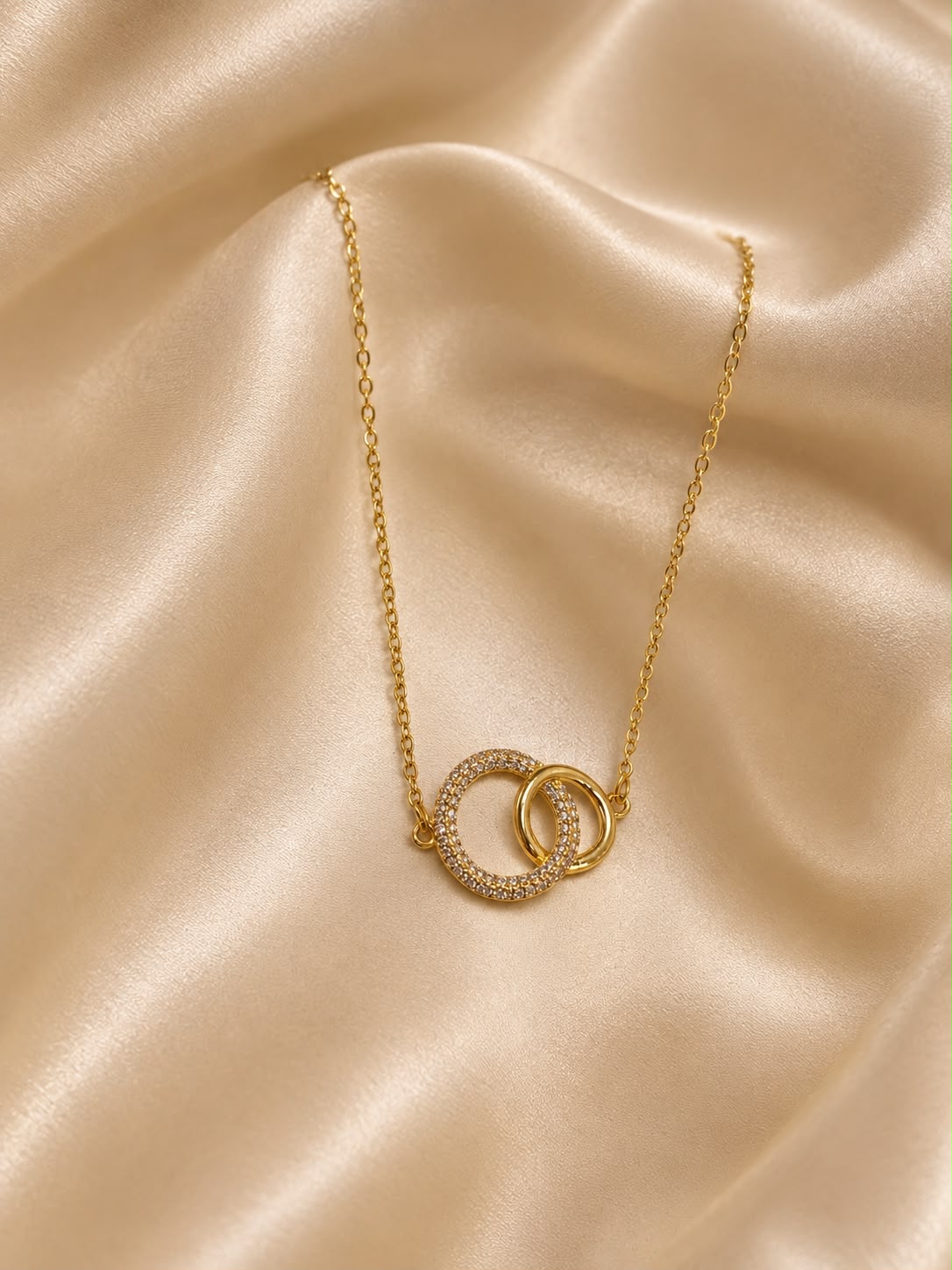 Eternal Link Circle Pendant