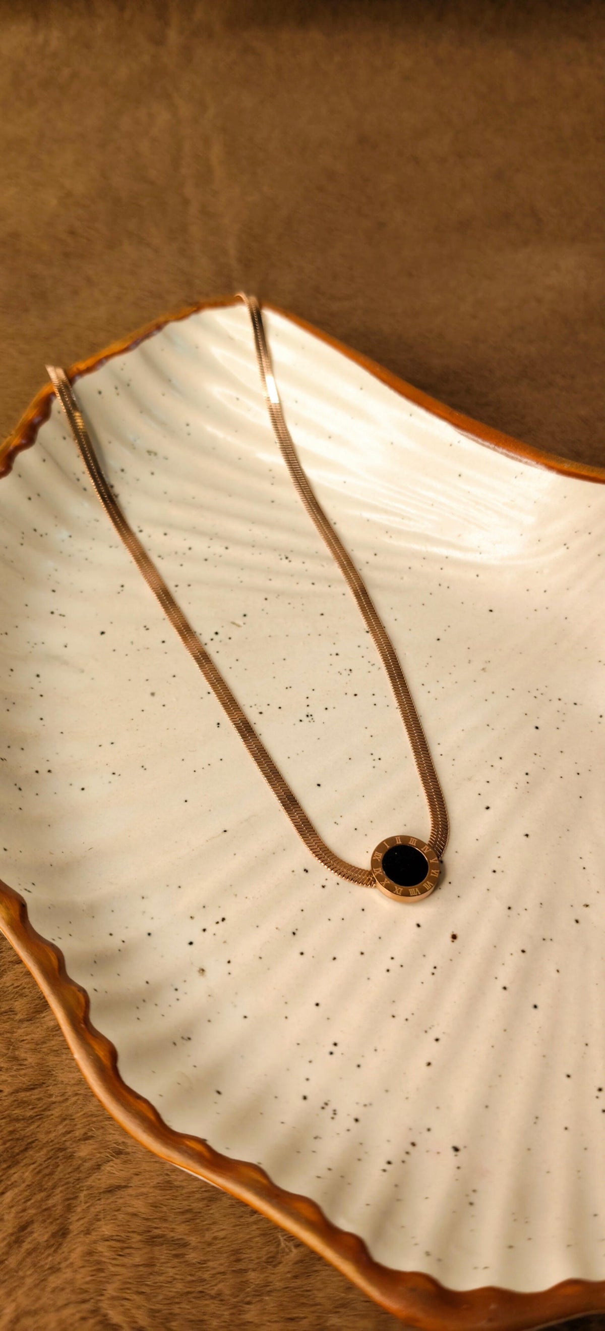 Roman Noir Pendant Necklace