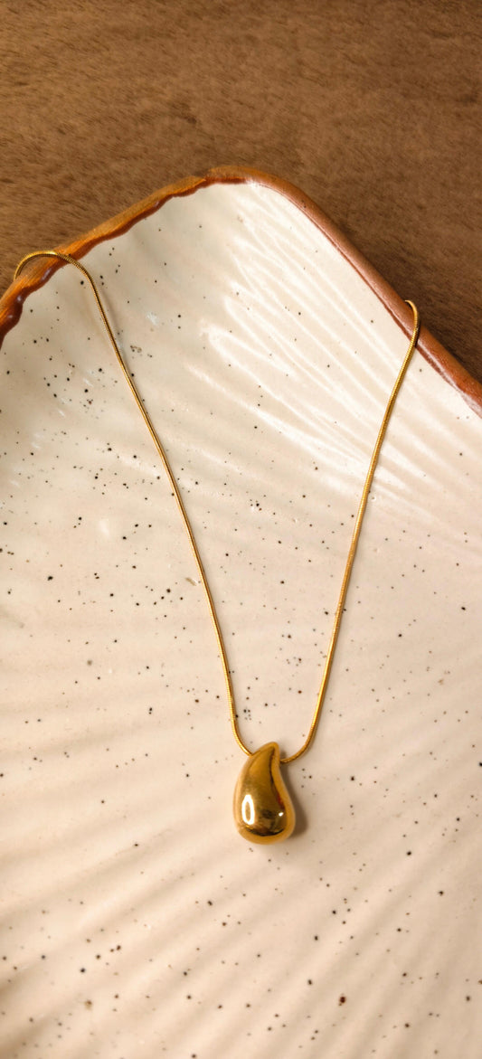 Lustre Teardrop Pendant