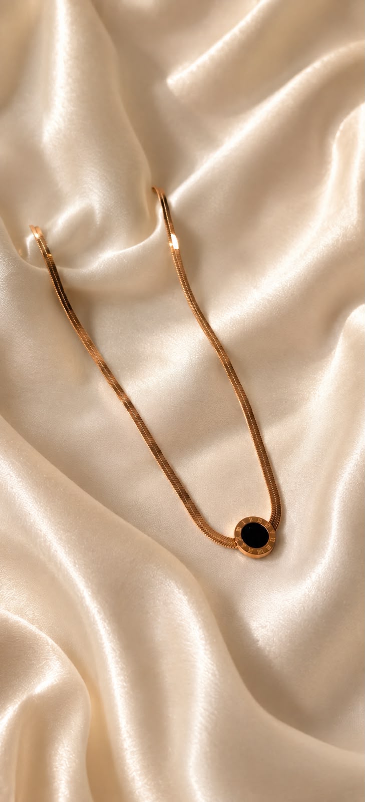 Roman Noir Pendant Necklace