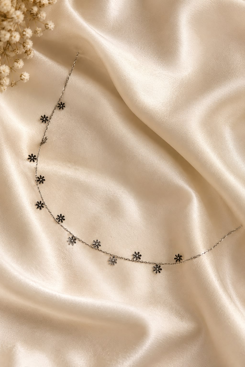 Midnight Daisy Bloom Necklace