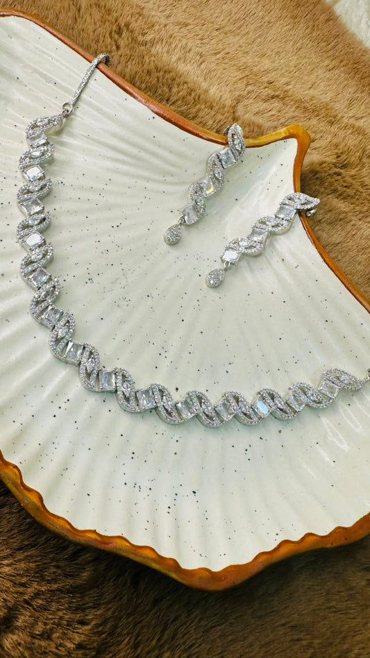 Eternal Twist Necklace Set