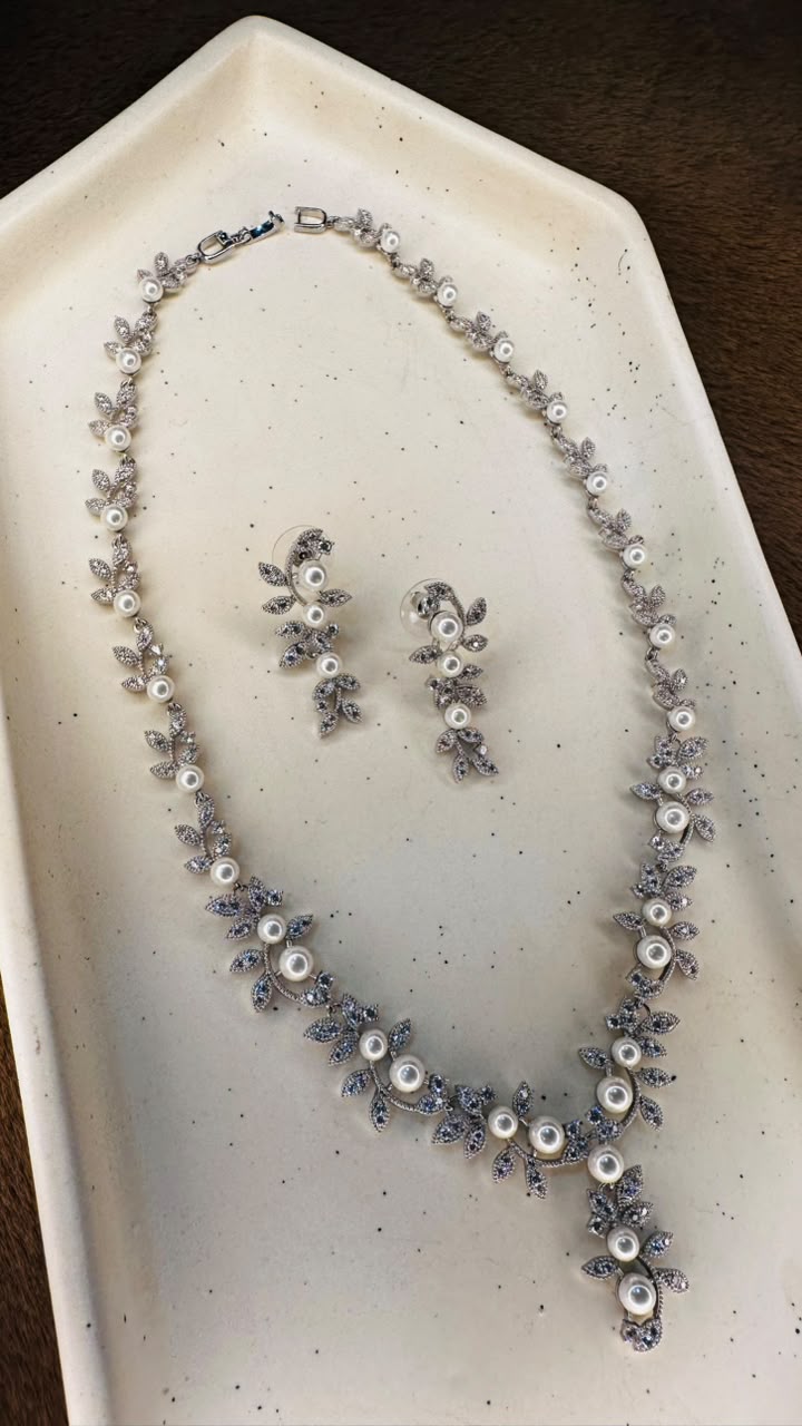 Pearl Vine Elegance Necklace Set