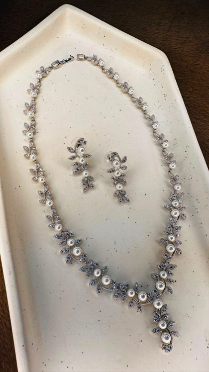 Pearl Vine Elegance Necklace Set