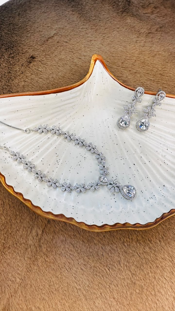 Floral Teardrop Grace Necklace Set