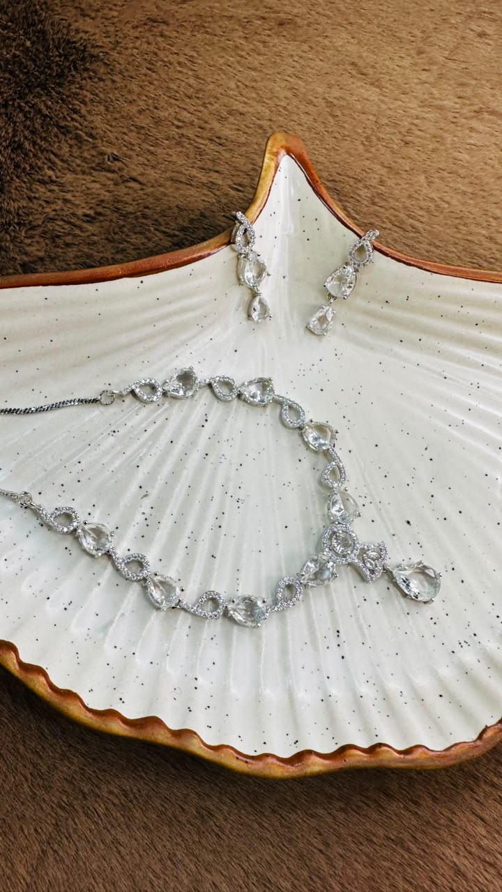 Crystal Teardrop Elegance Necklace Set