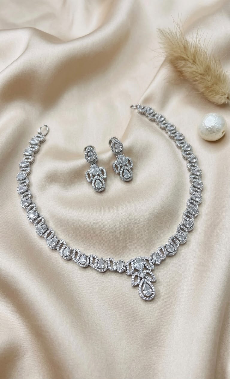 Aveline Crystal Link Necklace Set